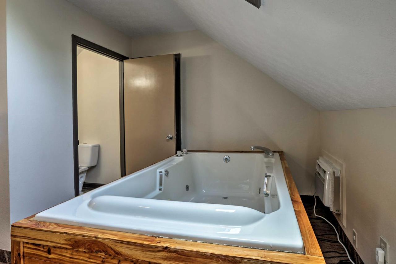 Burkesville Apt With Deck, Views And Pool Access! Extérieur photo